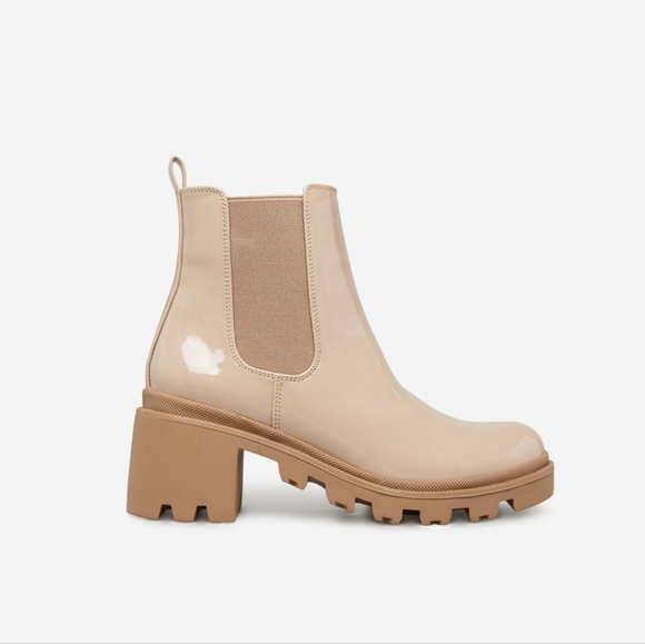 Shoe Dazzle Size 9 Tan Faux Patent Leather Lug Booties - Picture 2 of 3